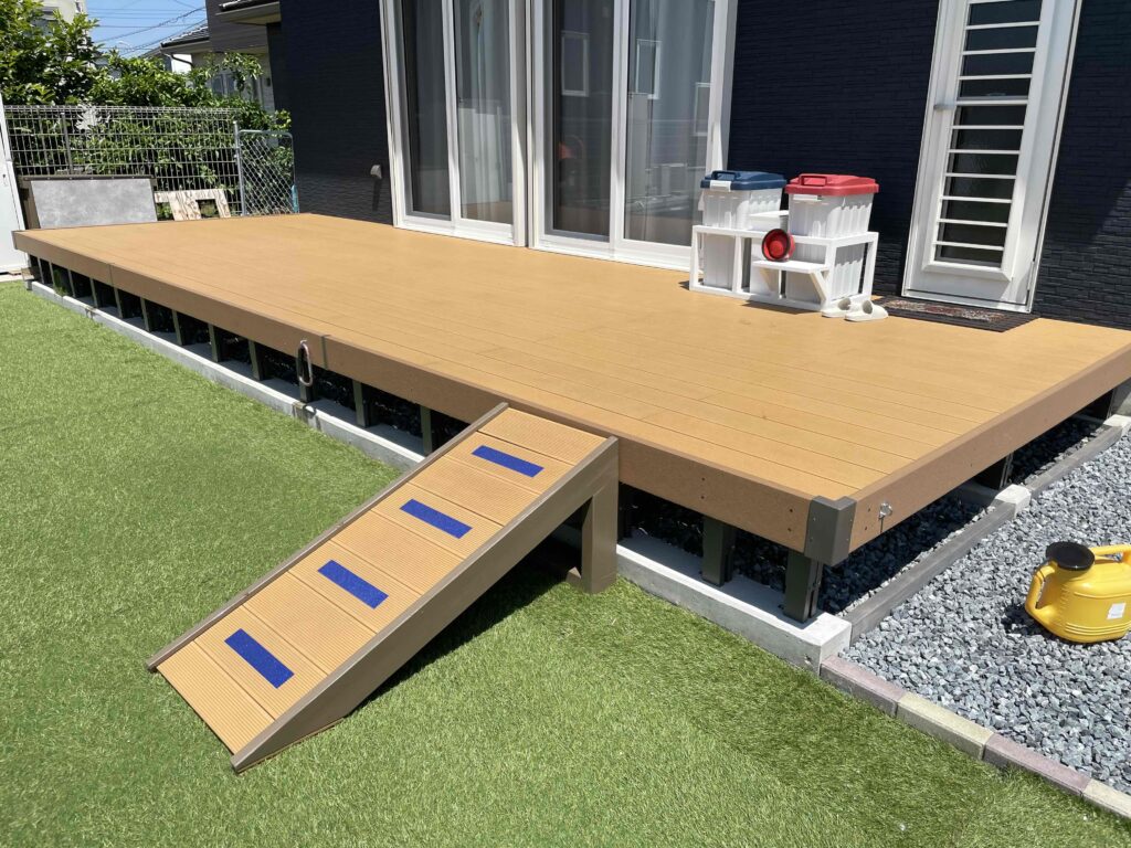 牛久市で樹脂ウッドデッキ施工しました!